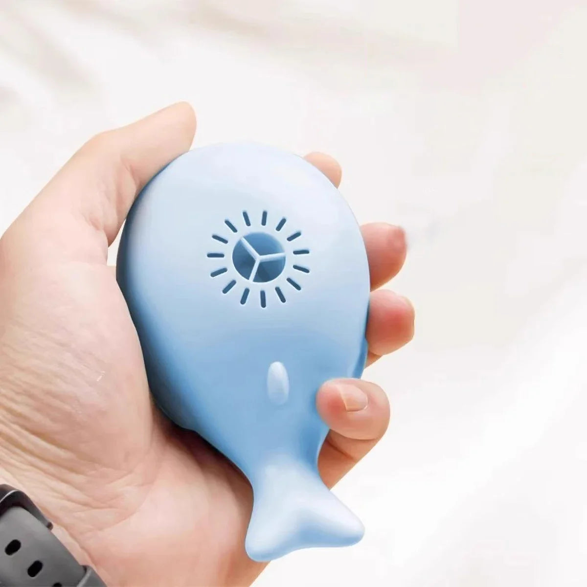 🐳 Brinquedo Bola Flutuante Elétrica: Baleia Portátil com Ventilador Duplo e Recarga USB (Certificado 3C)!