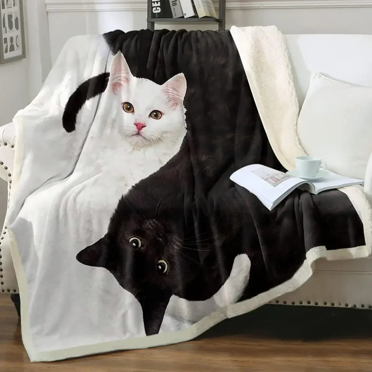 ☁️ Manta de Gatos P&B Luxo: Pelúcia Sherpa e Flanela – Conforto Super Macio para Sofá e Cama!
