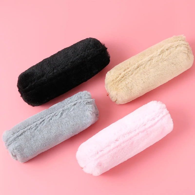 💖 Estojo de Pelúcia Kawaii Grande Capacidade: Bolsa Fofa para Lápis e Material Escolar!