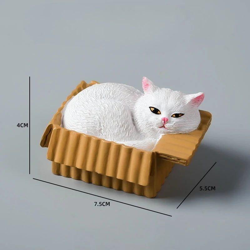 📦 Miniatura Decorativa Realista: Gatinho Aconchegante na Caixa – Toque de Carinho em Resina!