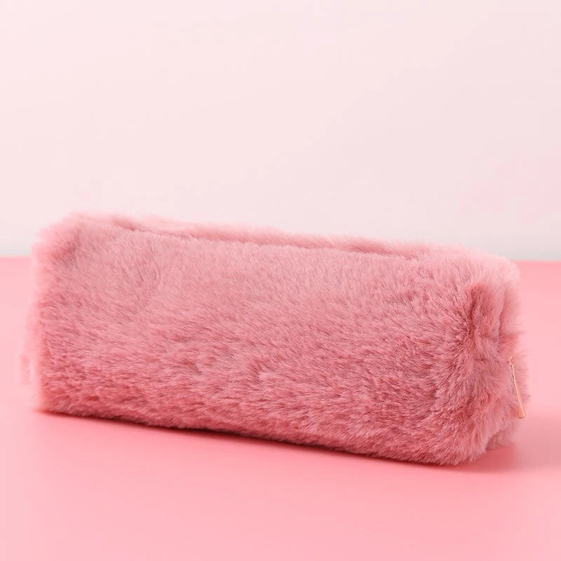💖 Estojo de Pelúcia Kawaii Grande Capacidade: Bolsa Fofa para Lápis e Material Escolar!