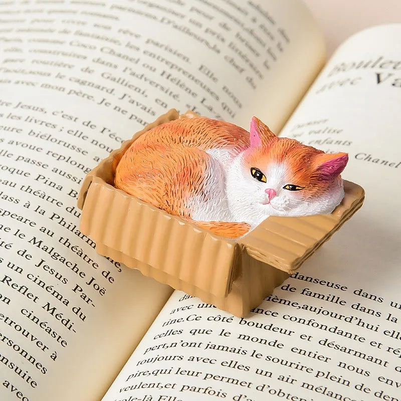 📦 Miniatura Decorativa Realista: Gatinho Aconchegante na Caixa – Toque de Carinho em Resina!