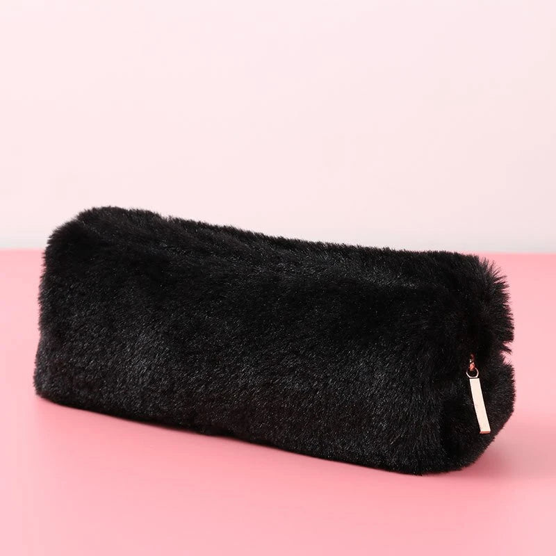 💖 Estojo de Pelúcia Kawaii Grande Capacidade: Bolsa Fofa para Lápis e Material Escolar!