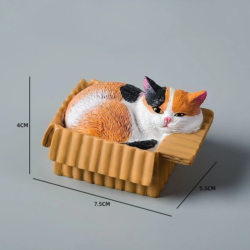 📦 Miniatura Decorativa Realista: Gatinho Aconchegante na Caixa – Toque de Carinho em Resina!