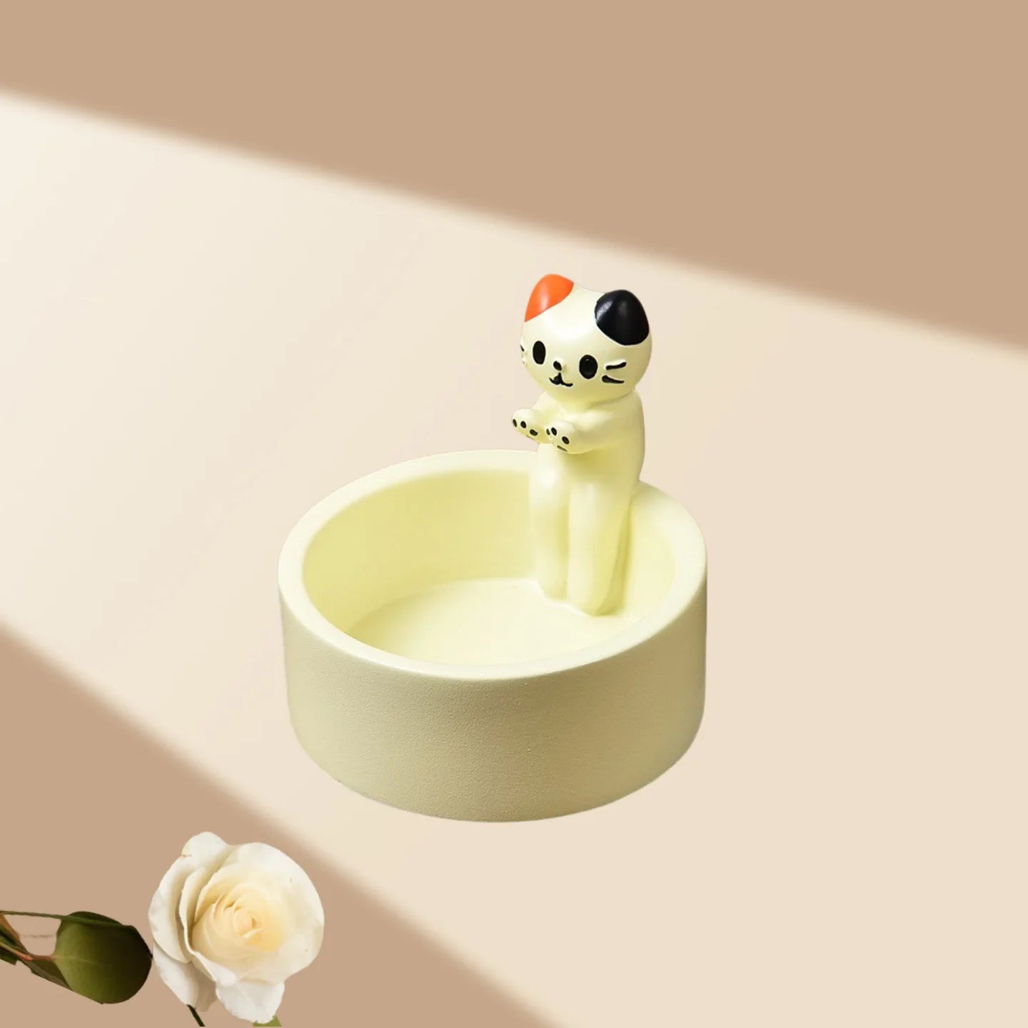 🕯️ Porta-Velas Gato Cartoon: Castiçal Fofo para Tea Lights – Charme na Mesa do Escritório e Casa!