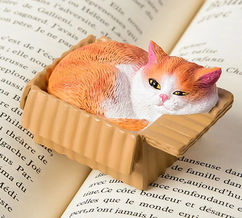 📦 Miniatura Decorativa Realista: Gatinho Aconchegante na Caixa – Toque de Carinho em Resina!