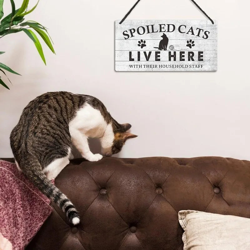 😂 Placa Rústica "Gatos Bem-Vindos, Pessoas Toleradas" – Humor Felino para Casa e Escritório!